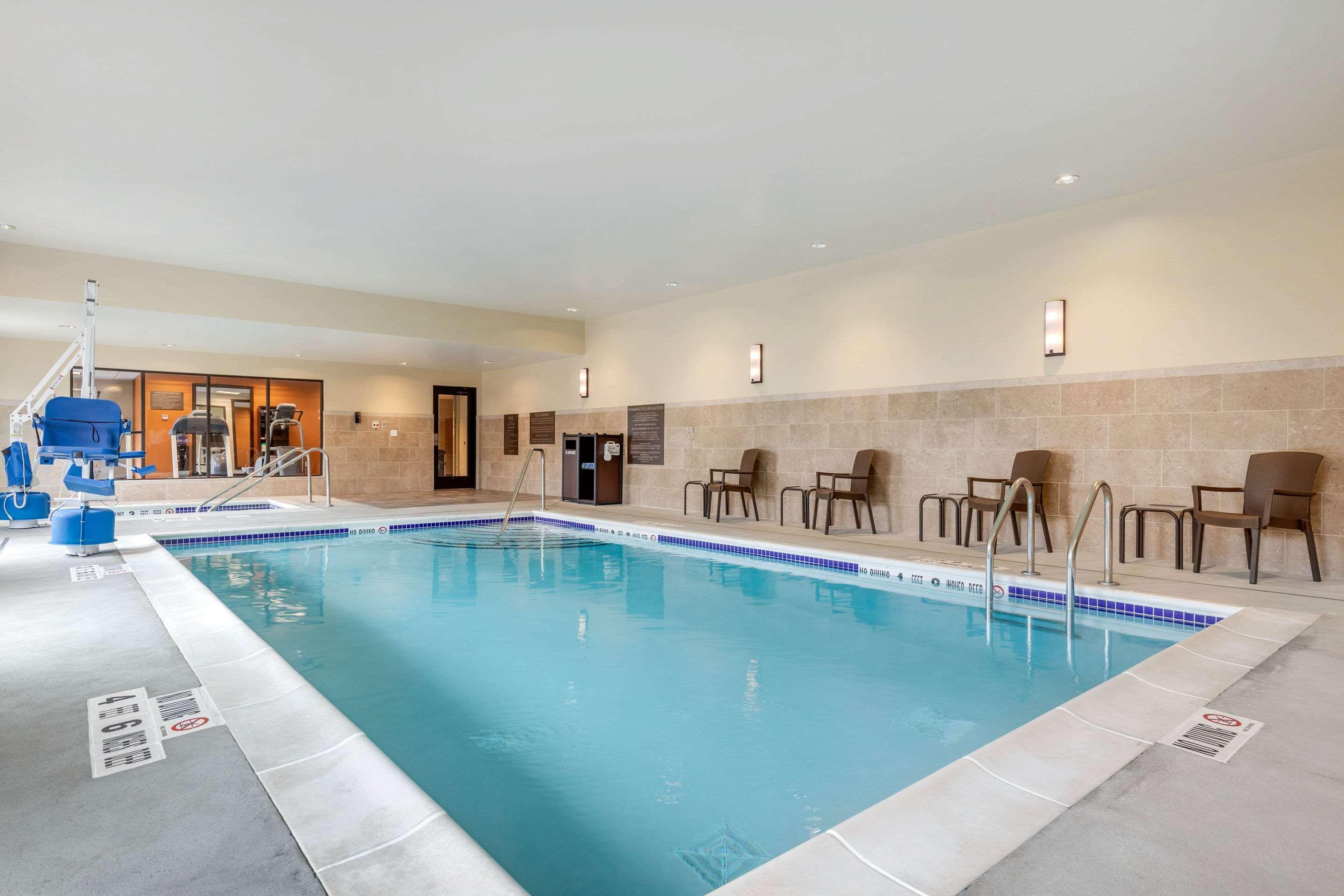 Comfort Inn & Suites Schenectady - Scotia Bagian luar foto